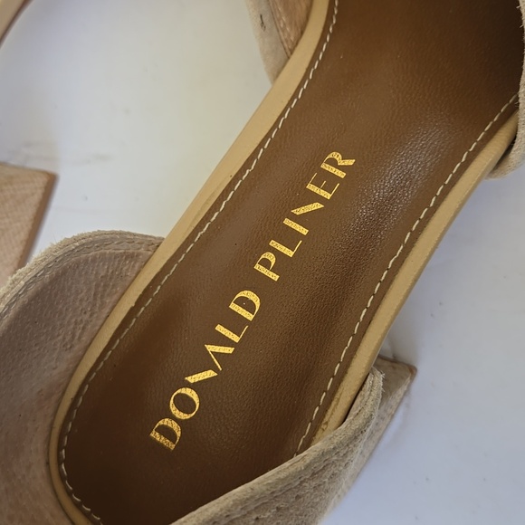 Donald J. Pliner Avai Tan Sandals with Crisscross Straps And Stack Heels Size 9M - Picture 2 of 7